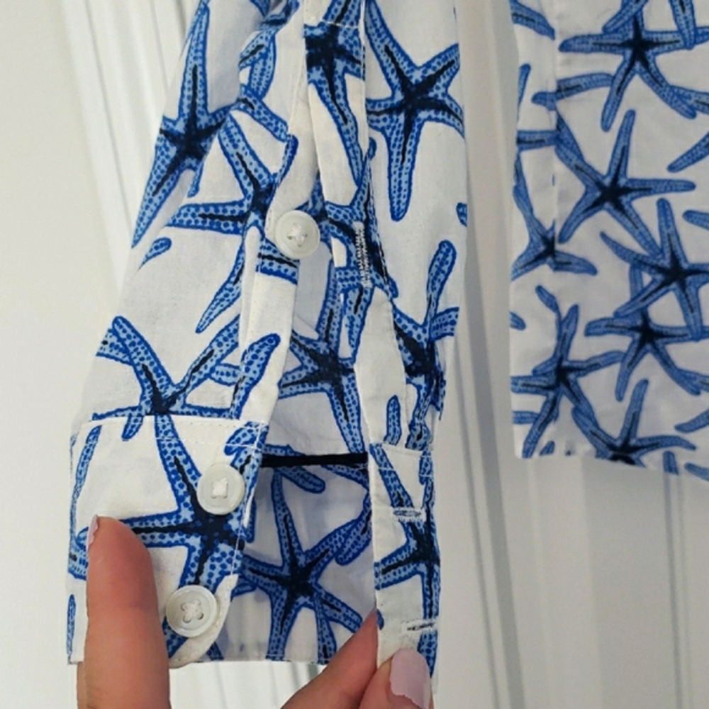 Crown & Ivy Starfish Print Button-Up Shirt - Picture 5 of 8
